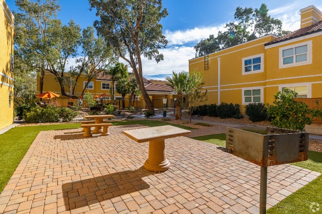 Photo - 4880 E 29th St Unidad 4880 E 29th Street