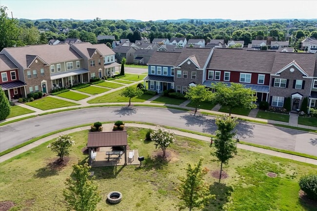 Photo - 2050 Hemlock Dr