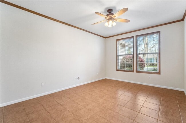 Photo - 1073 Huntly Dr