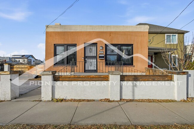 Building Photo - Charming Home with Washer/Dryer and Fenced Yard