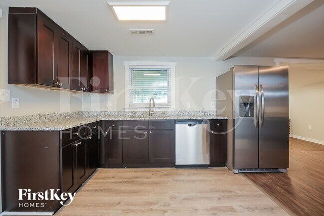 Photo - 4715 Glenn St