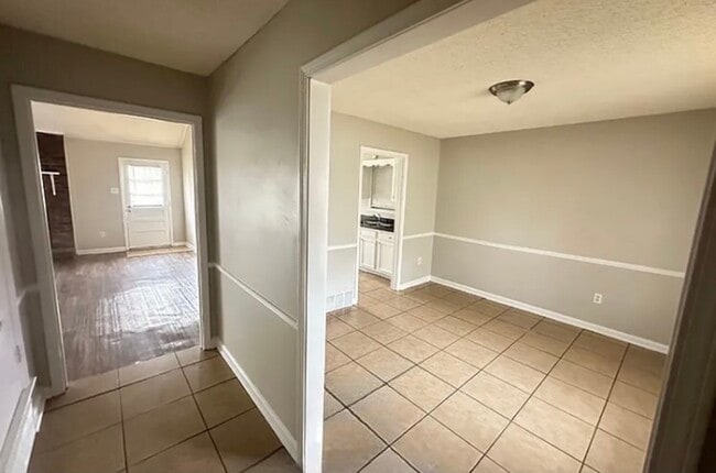 Photo - MOVE IN READY NOW!!’