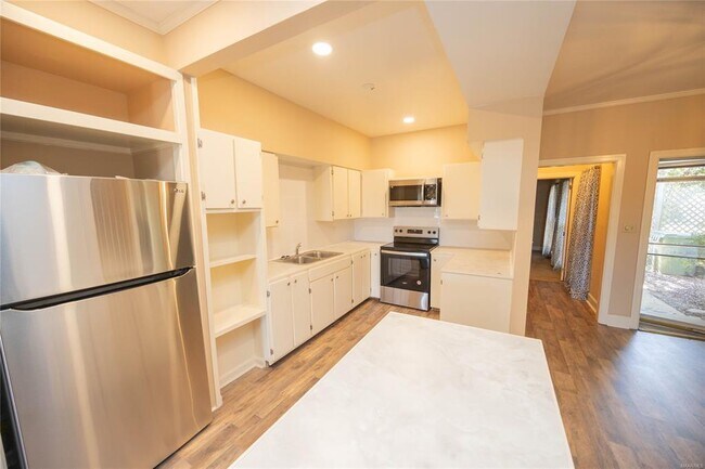 Photo - 2043 Hazel Hedge Ln