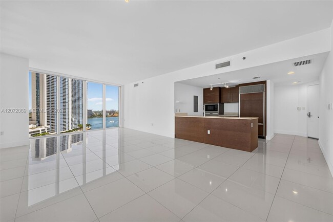 Photo - 465 Brickell Ave Unidad 1602