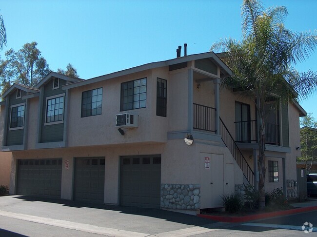 Building Photo - 3 bed, 2.5 bth, CONDO in ESCONDIDO