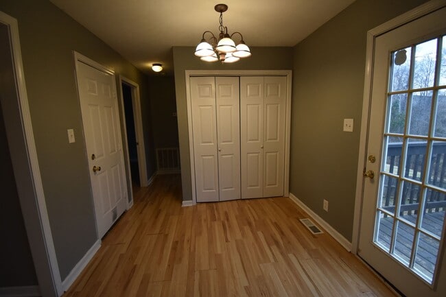 Photo - 3 Bedroom Pet Friendly Home For Rent Near ...
