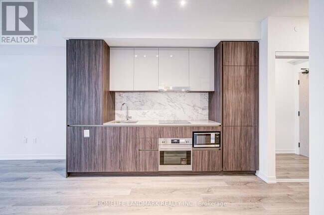 Photo - 8 Interchange Wy Unit 1510