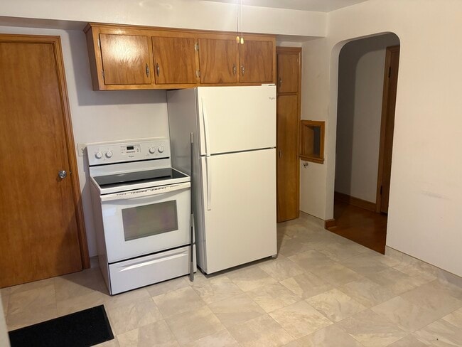 Cocina - 135 S John St