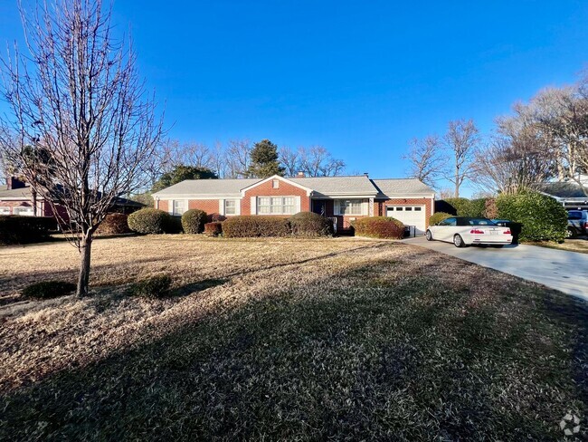 Building Photo - Lovely mid-sentry brick ranch on a beautif... Rental