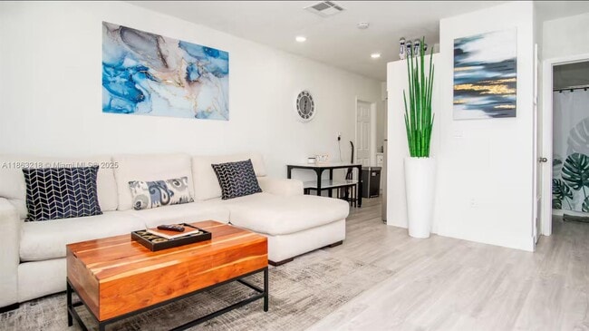 Photo - 7815 NW 5th Ct Unidad 1