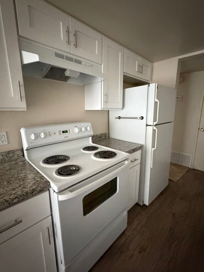 Building Photo - 3321 Santa Rosa Ct Unit C