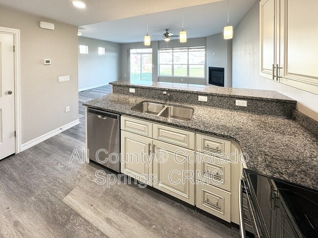 Photo - 764 Brambleberry Hts