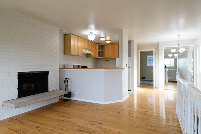 Photo - 901 5th Ave N