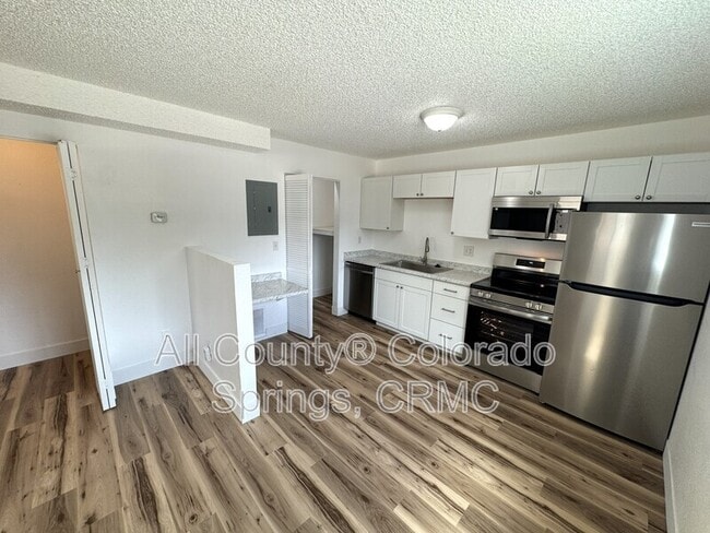 Photo - 6676 Provincial Dr