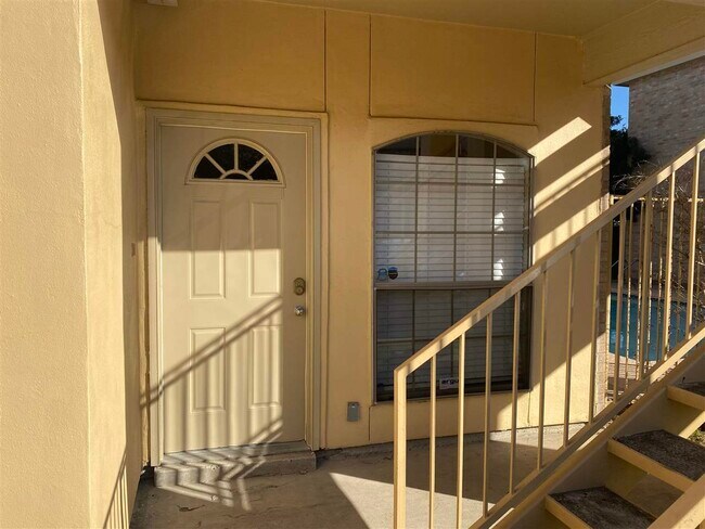 Building Photo - 9903 Crystal Ct Unit 103