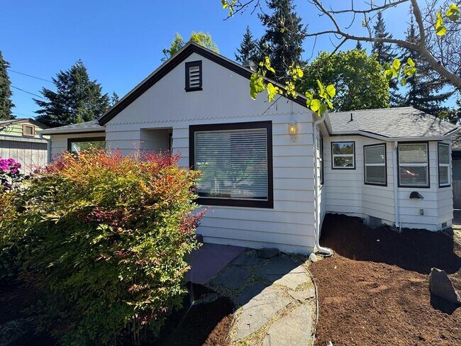 Photo - 801 Dorris St