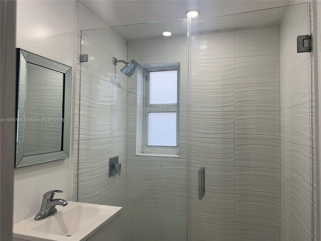 Photo - 2001 NW Flagler Terrace Unit 4