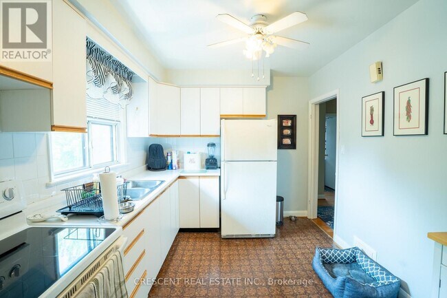 Photo - 35 Laburnham Ave