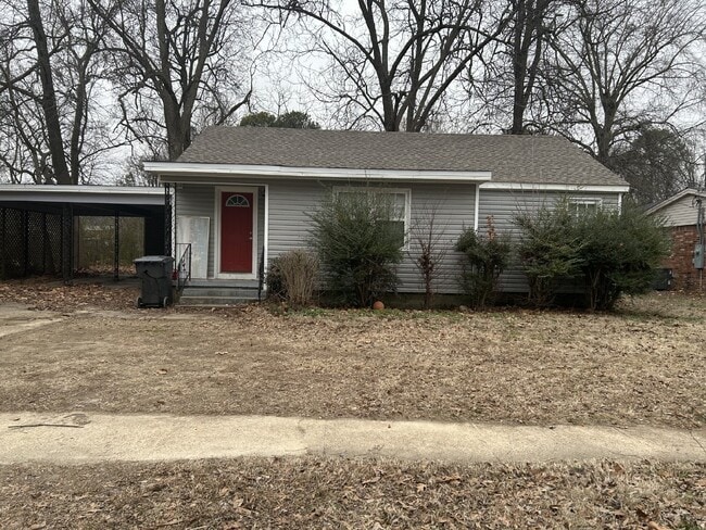 Building Photo - "Charming 3-Bedroom Retreat on Holly Street - Spacious 1,618 Sq Ft with 1.5 Baths in Jonesboro!"