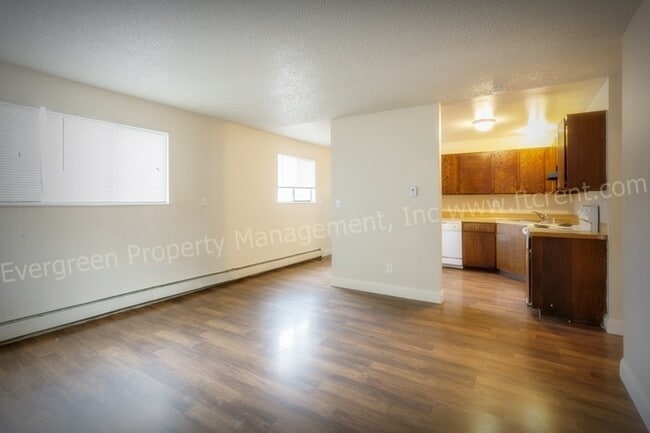 Building Photo - 3023 Denver St Unit 6