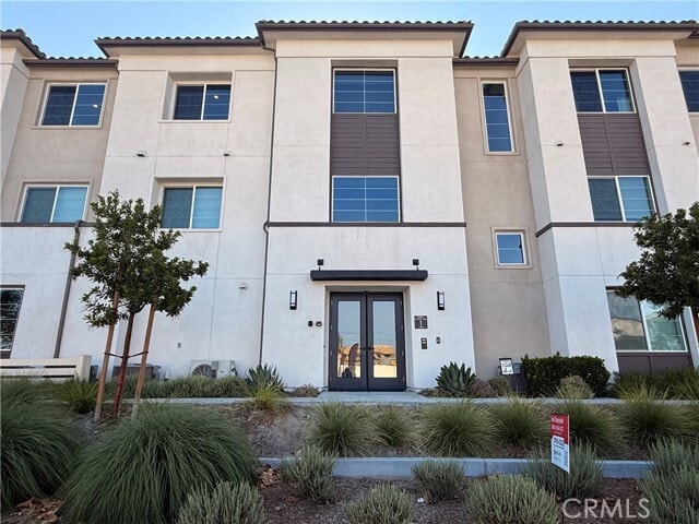 Building Photo - 6123 Valentina Wy