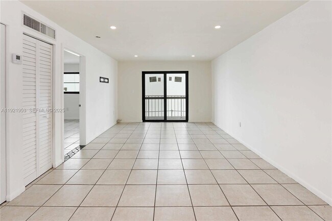 Photo - 1225 West Ave Unit 502