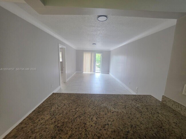 Photo - 4121 Stirling Rd Unit 207