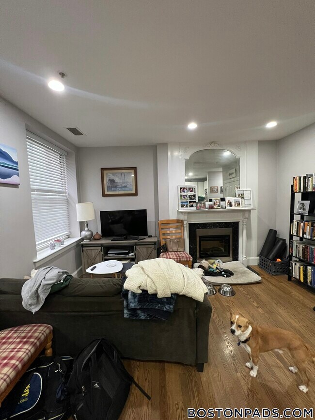 Building Photo - 140 Boylston St Rental