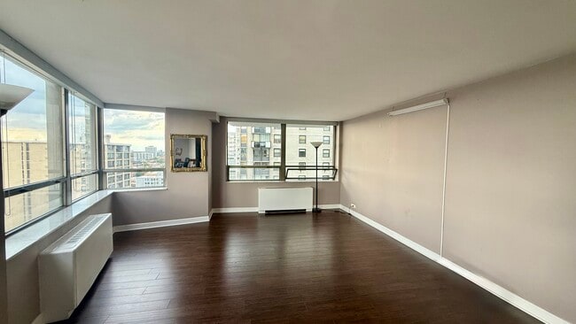 Building Photo - 5701 N Sheridan Rd Unit 18L