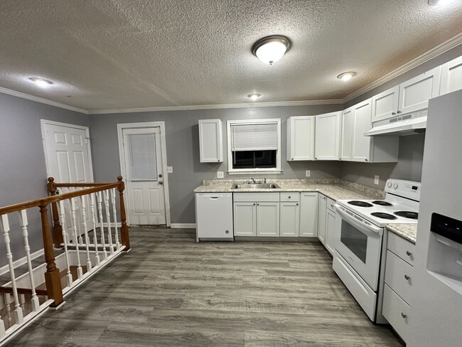 Building Photo - 1311 W 27th St S Rental