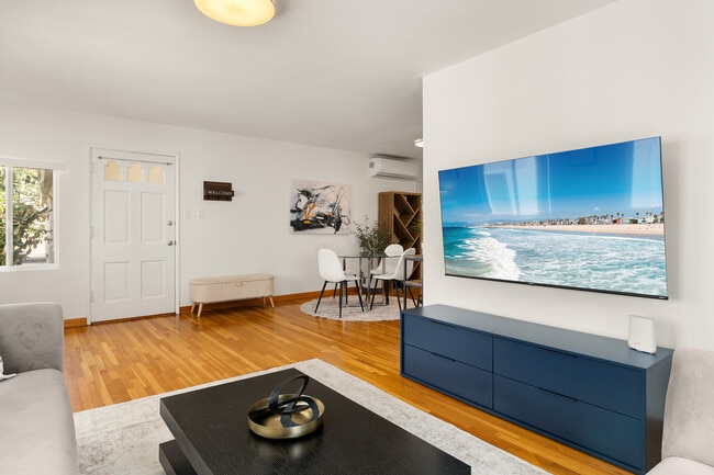 Photo - 1169 Amherst Ave Unidad #1173-1/2