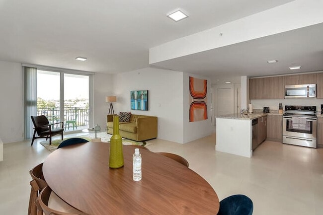 Building Photo - 1710 SW 27th Ave Rental