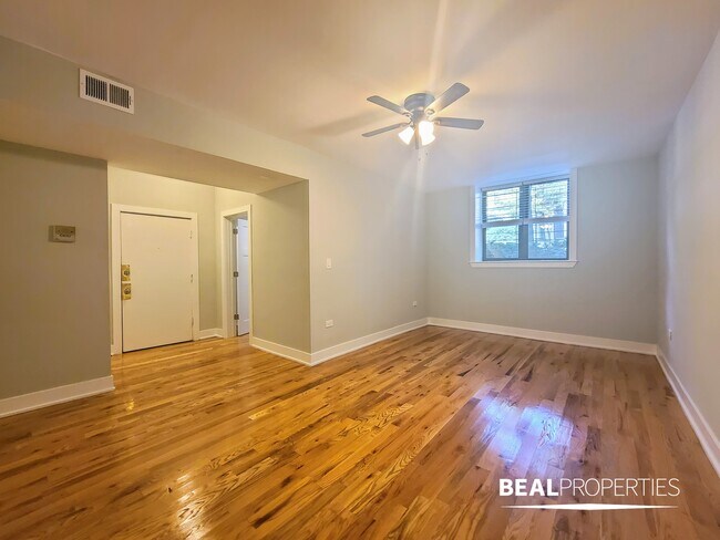 Photo - 647 W Oakdale Ave