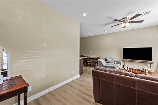 613 W Elm St