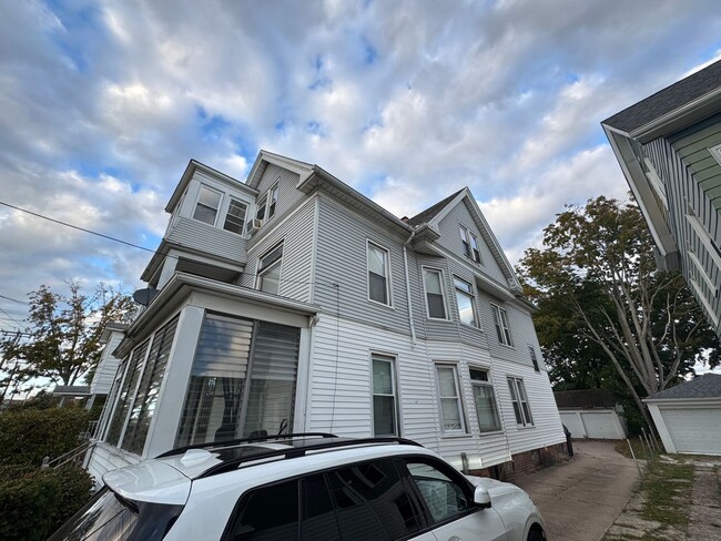 Building Photo - 629 Savin Ave Unit Apt 2