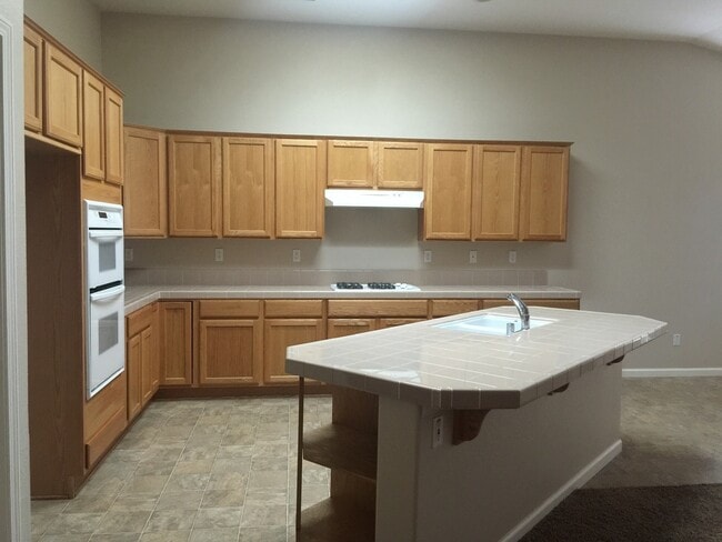 Photo - 4 Bedroom 2.5 Bathroom in SW Visalia!!