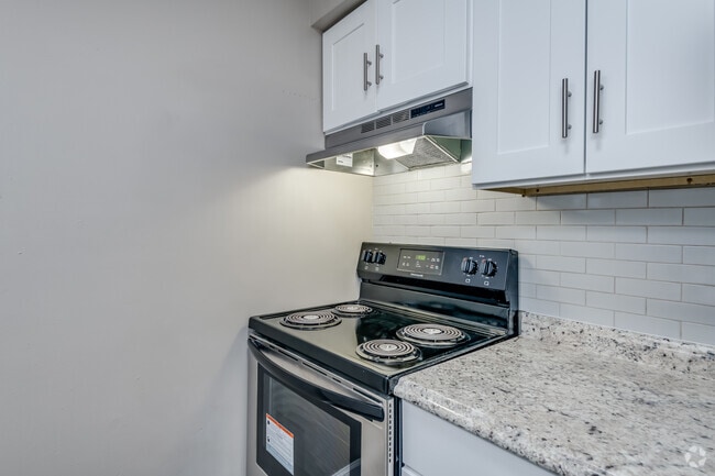 1 BR, 1 BA - 647SF