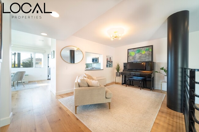 Photo - 184 Europa St