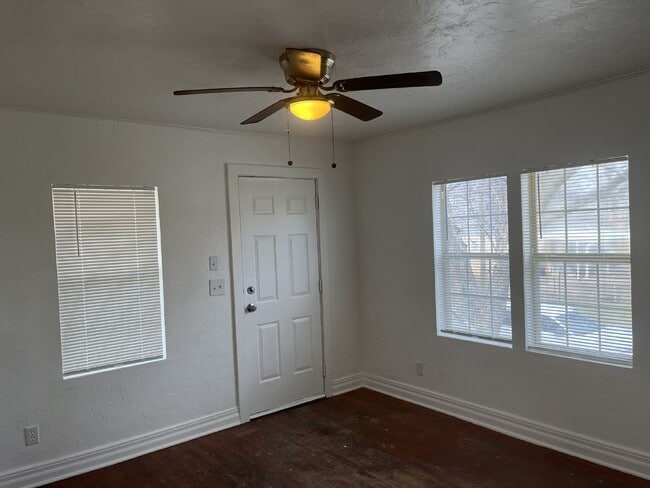 1800 1/2 Exchange Ave.