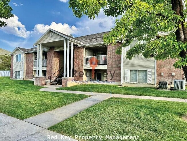 Building Photo - Country Cove 147 W #111