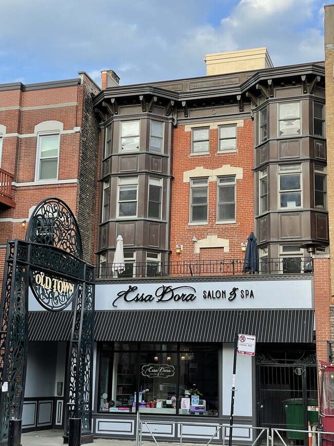 Building Photo - 1405 N Wells St Rental