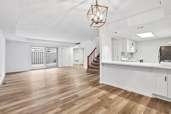 Building Photo - 18669 Clear View Ct