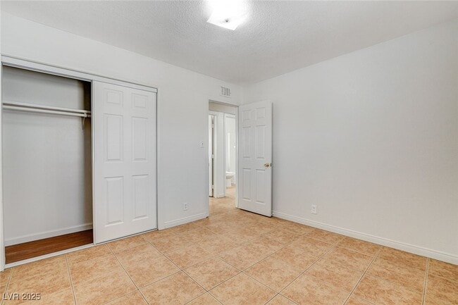 Building Photo - 5813 W Balzar Ave Rental