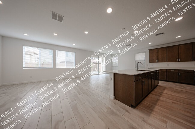 Building Photo - 10151 E Ulysses Ave