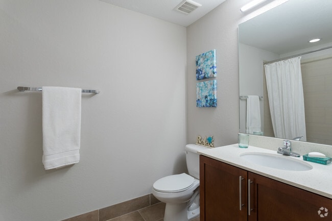 2BD, 2BA - 1099 SF