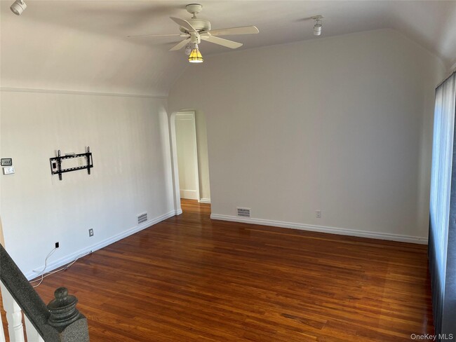 Photo - 8 Cameron Ln