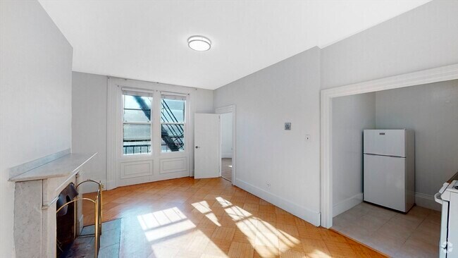 Building Photo - 396 Beacon St Unit 3R Rental