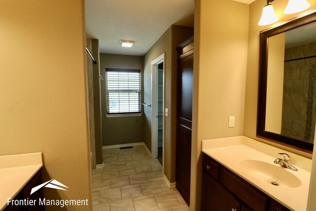 Photo - Large Home In A Quiet Neighborhood Off Of Scenic Drive