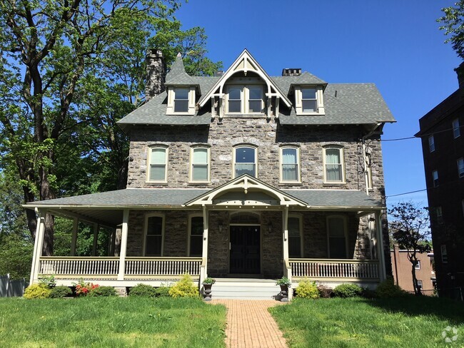 Building Photo - West Mt Airy Unit One Rental