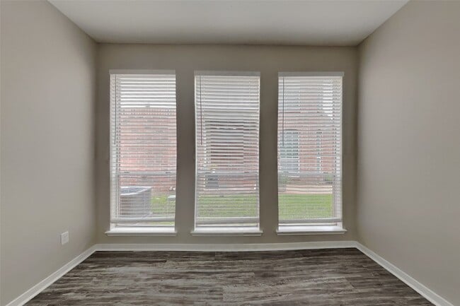 Photo - 19034 Village Maple Ct